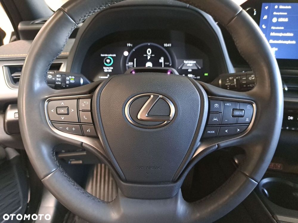 Lexus UX - 30