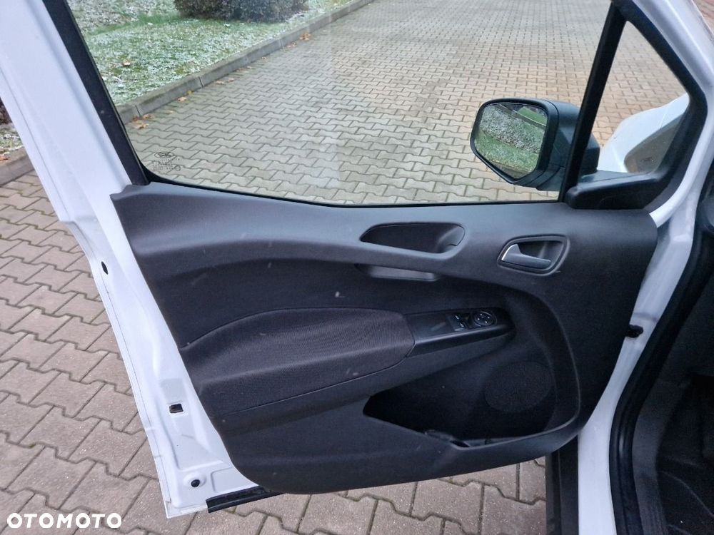 Ford Transit Courier - 12