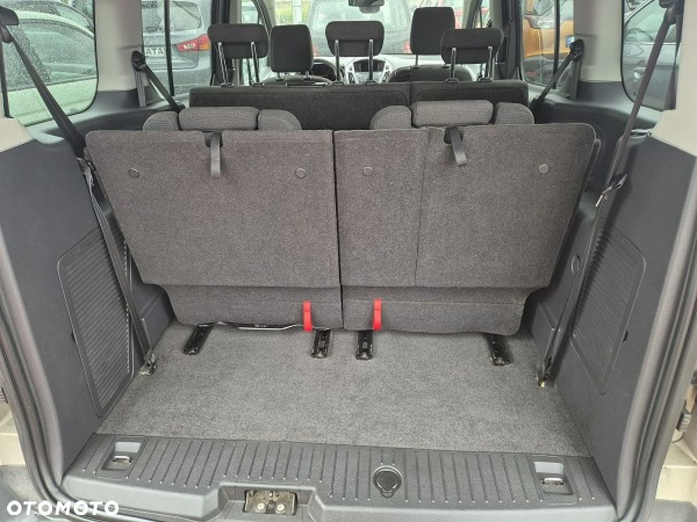 Ford Tourneo Connect Grand - 23