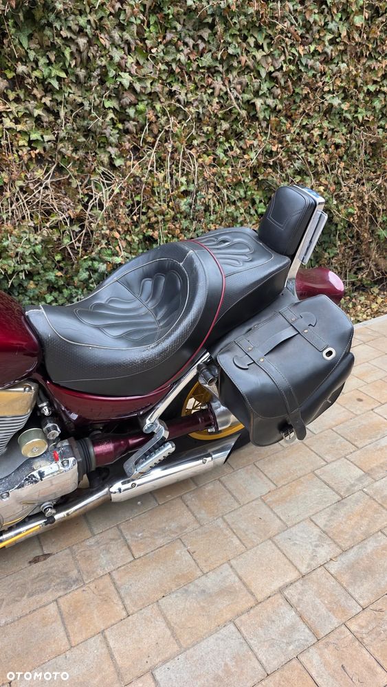 Suzuki Intruder - 10