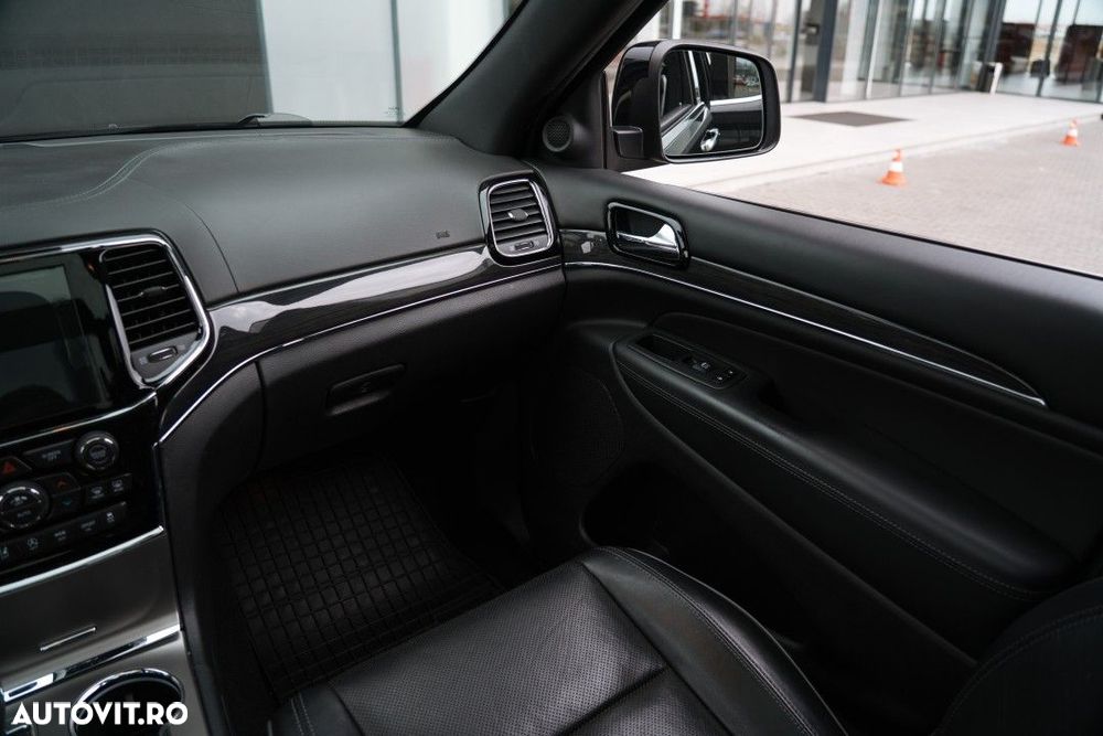 Jeep Grand Cherokee - 23