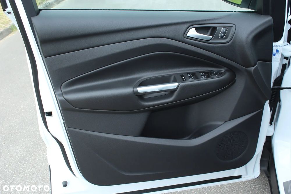 Ford Kuga 2.0 TDCi 4x2 Titanium - 37