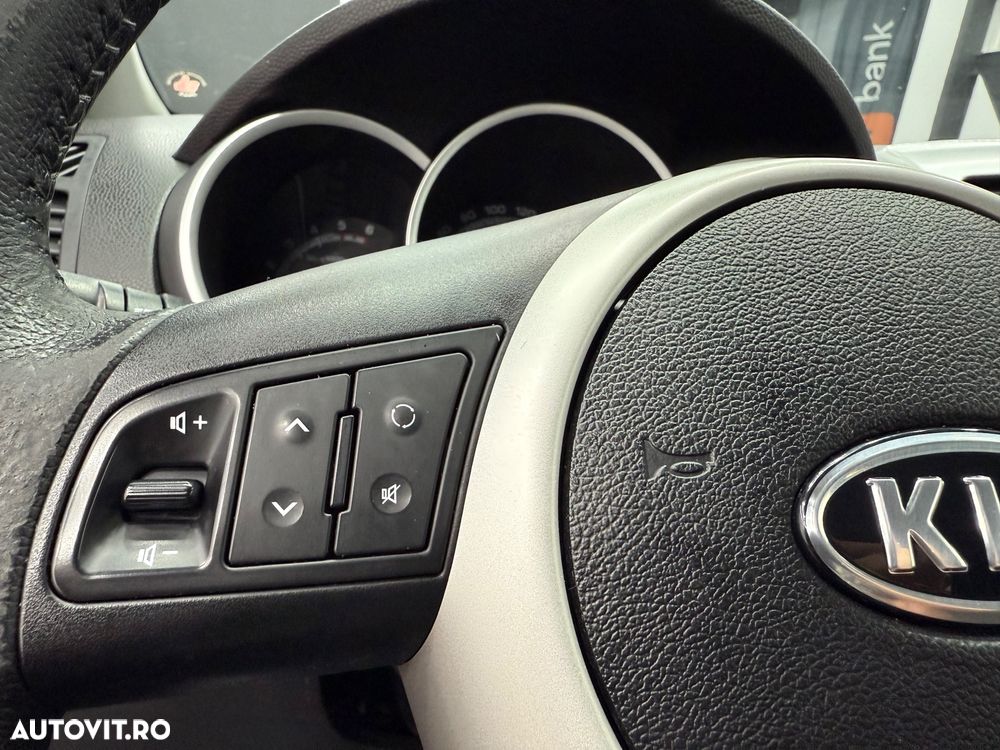 Kia Venga 1.6 CRDi 128 Black Collection - 9