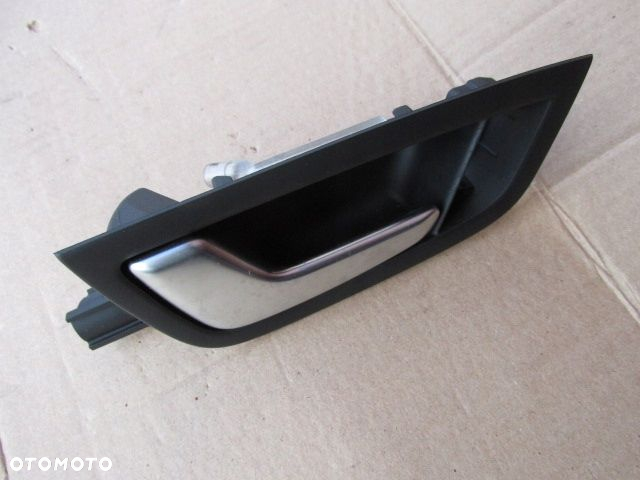 Audi A8 D3 lift Klamka wewnętrzna lewy przód 4E0837019 - 2