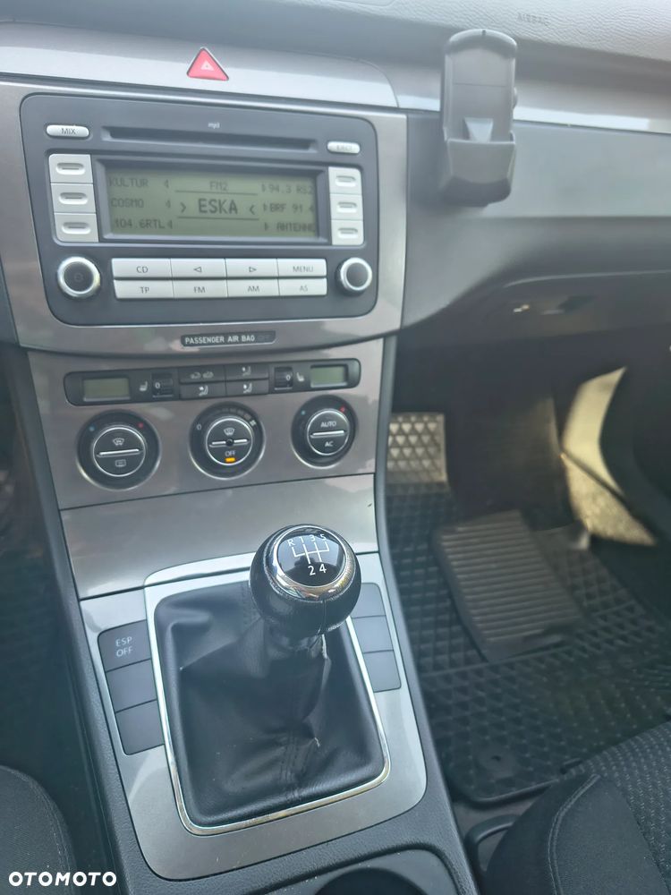 Volkswagen Passat 1.9 TDI Sportline - 9