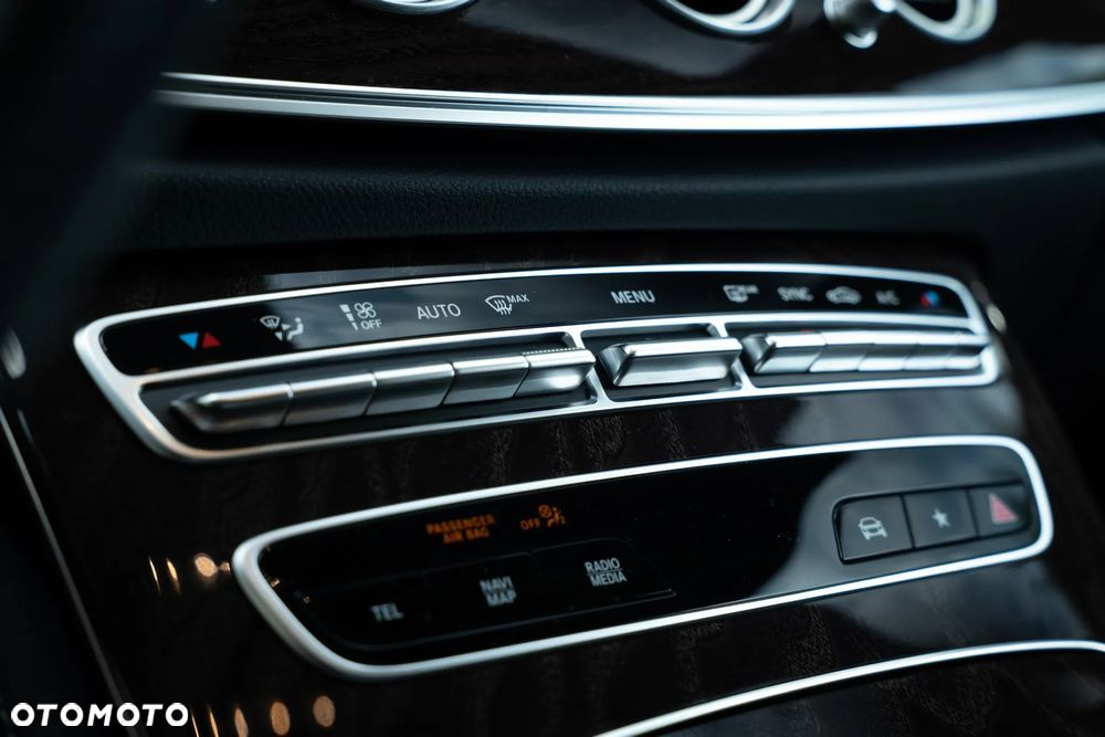 Mercedes-Benz Klasa E 220 d 4-Matic Business Edition - 25