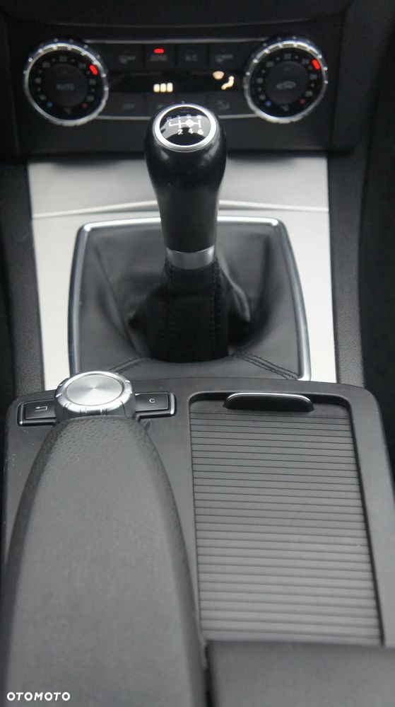 Mercedes-Benz Klasa C 180 CGI BlueEff Avantgarde - 21