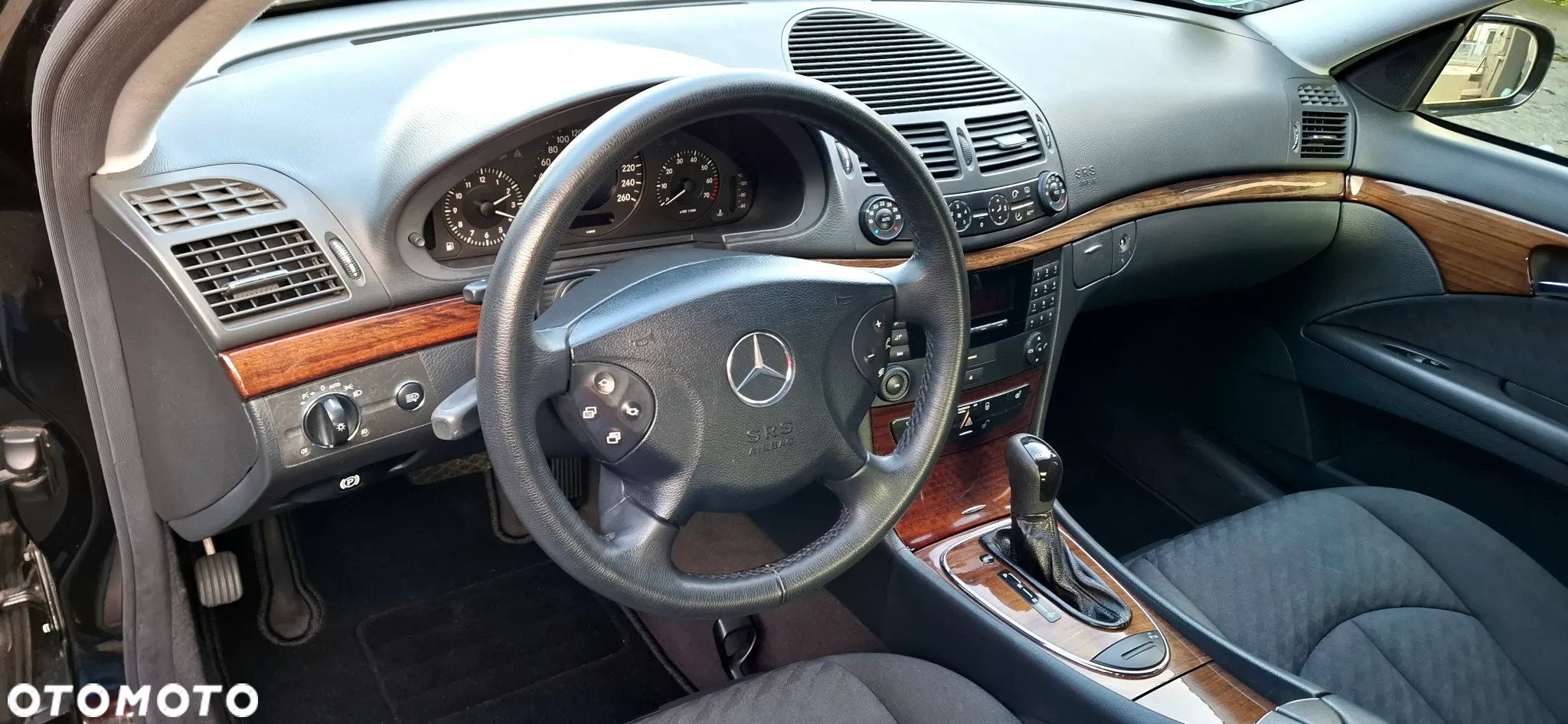Mercedes-Benz Klasa E 320 Classic - 16