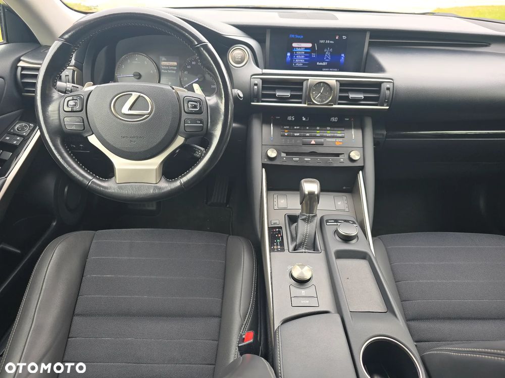 Lexus IS 200t / 300 Prestige - 26
