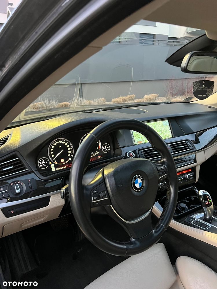 BMW Seria 5 525d Luxury Line - 8
