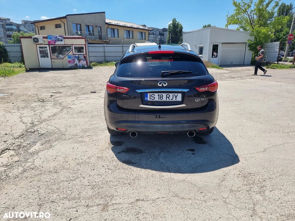 Infiniti Q70 - 6