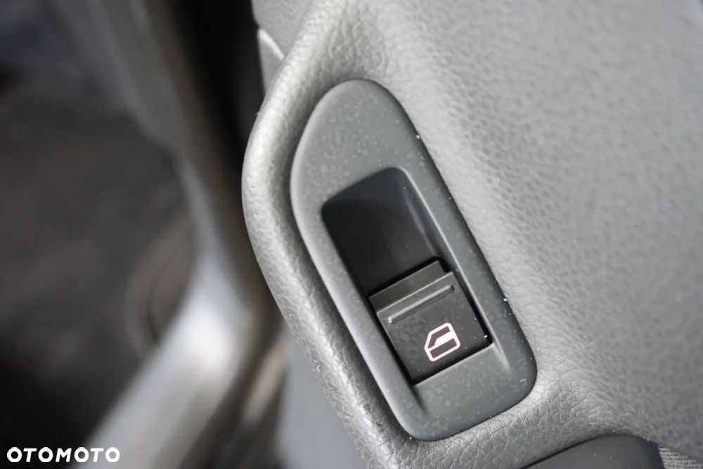 Volkswagen Golf 2.0 TDI DPF Comfortline - 23