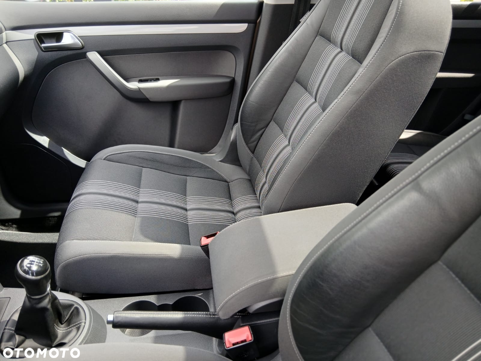 Volkswagen Touran 2.0 TDI DPF MATCH - 20