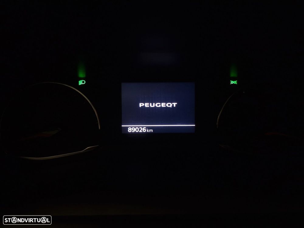 Peugeot 208 1.2 PureTech Active Pack - 43