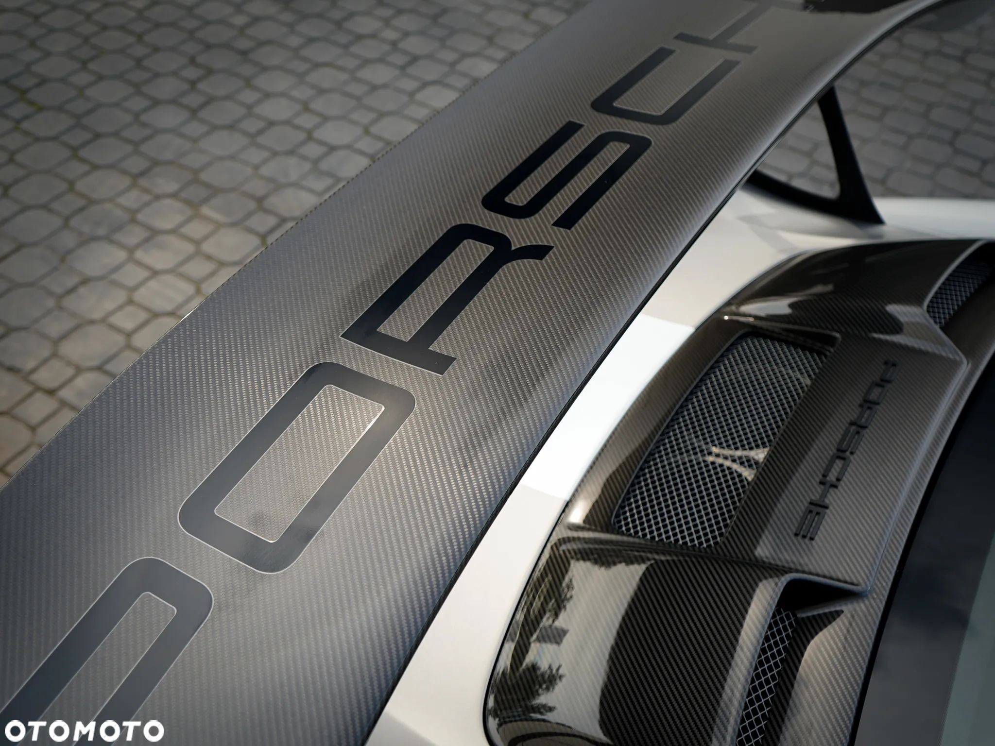 Porsche 911 GT2 RS - 14