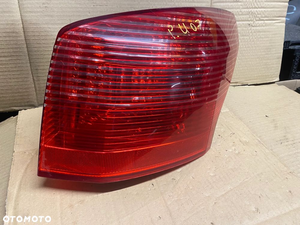 LAMPA TYLNA PRAWA PEUGEOT 407 KOMBI - 2