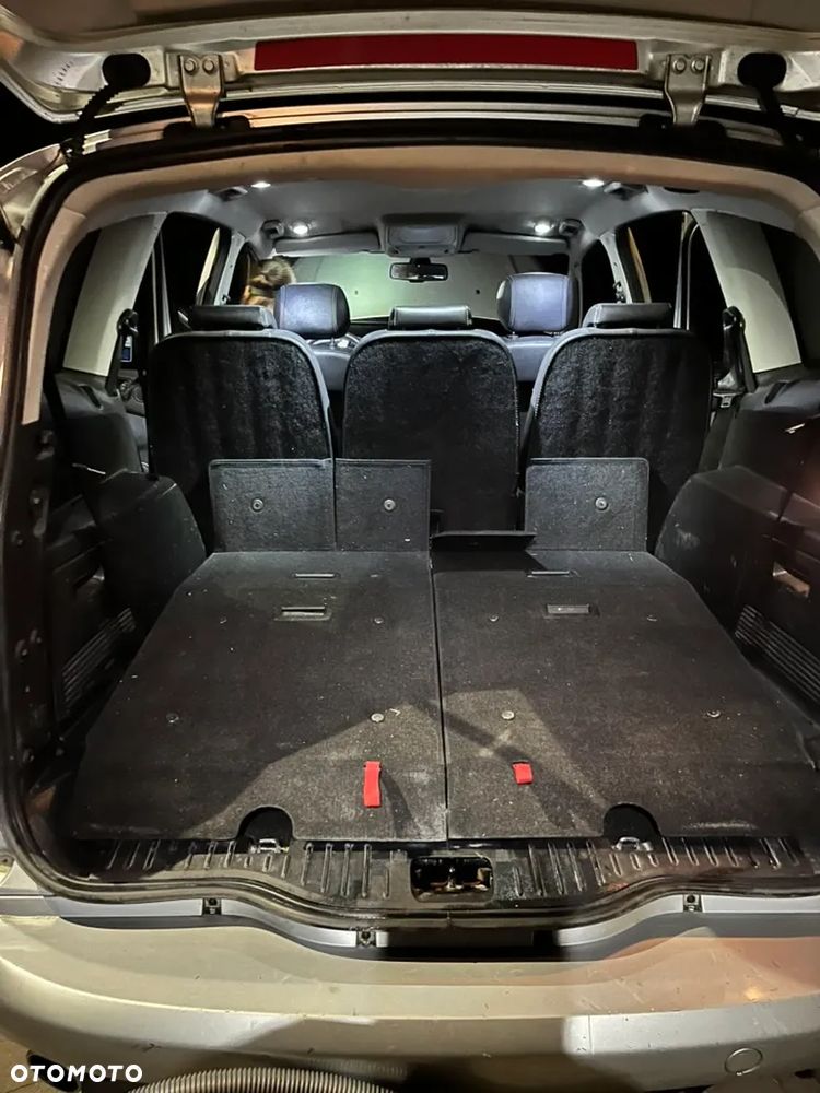 Ford S-Max - 12