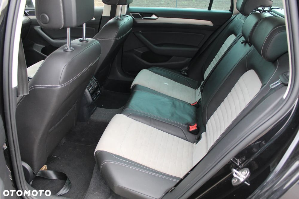 Volkswagen Passat 2.0 TDI Bi-Turbo BMT 4Mot Highline DSG - 19
