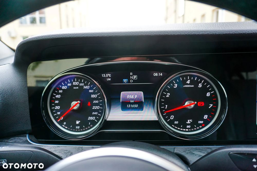 Mercedes-Benz Klasa E 200 CGI BlueEFFICIENCY Automatik Avantgarde - 25