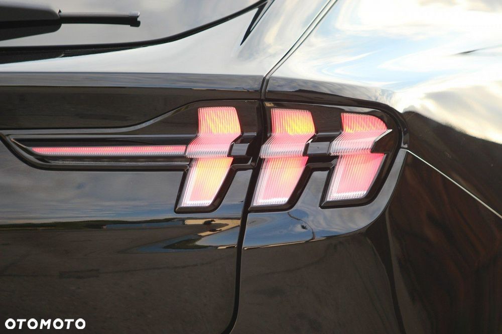 Ford Mustang Mach-E - 12