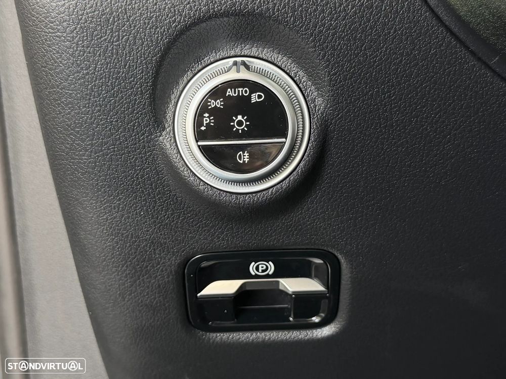 Mercedes-Benz C 300 e AMG Line - 24