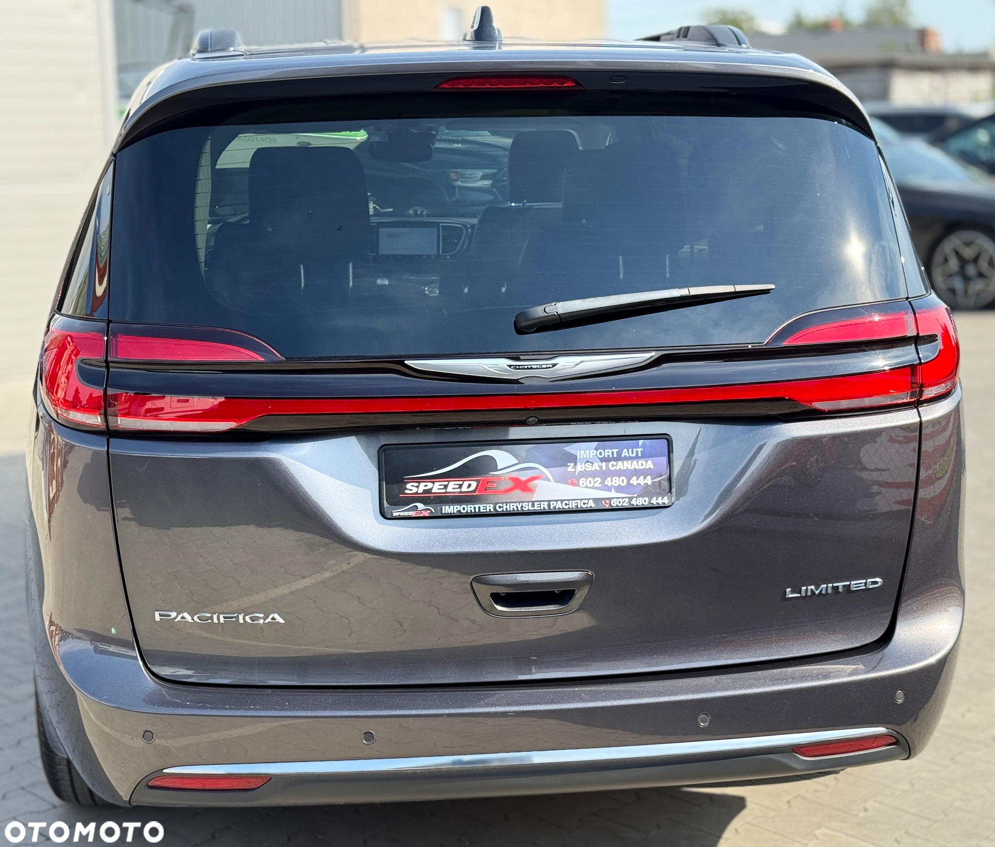 Chrysler Pacifica - 11
