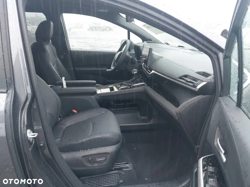 Toyota Sienna - 5