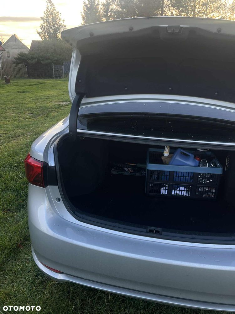 Toyota Avensis - 6