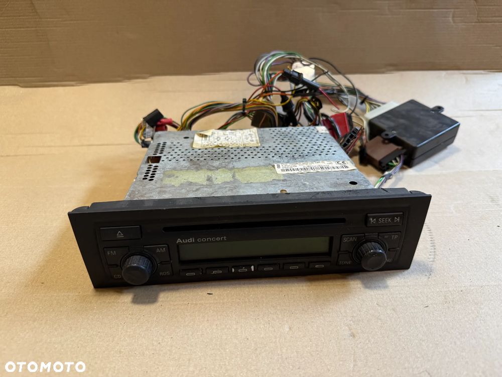Radio 8P0035186C Audi A3 8P z kodem - 1