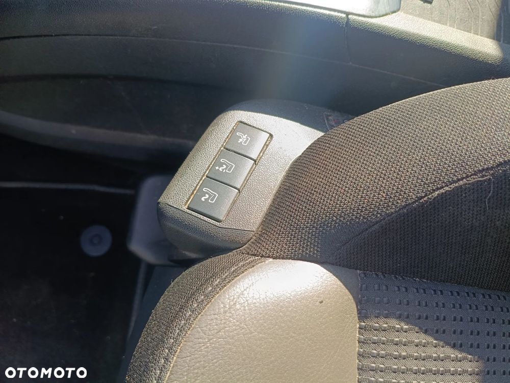 Citroën C4 2.0 HDi FAP Exclusive - 12