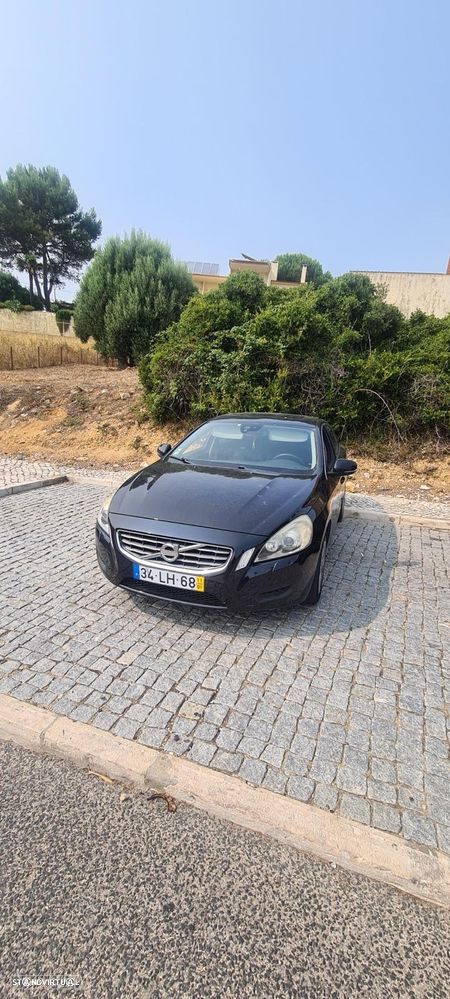 Volvo S60 2.0 D3 Momentum - 1