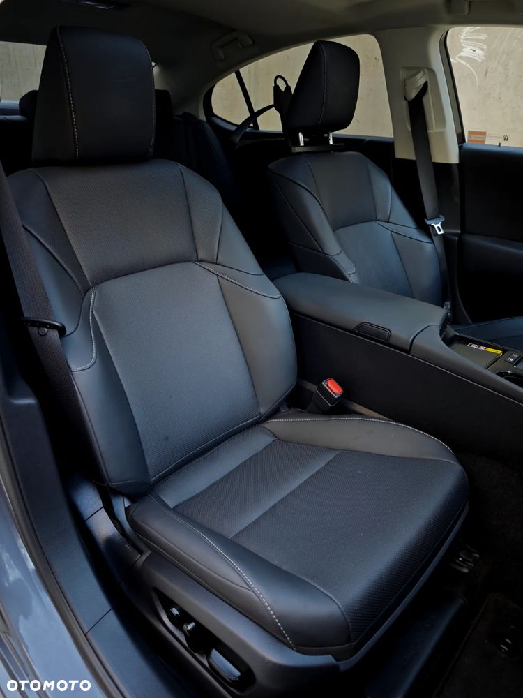 Lexus ES 300h Business Edition - 18