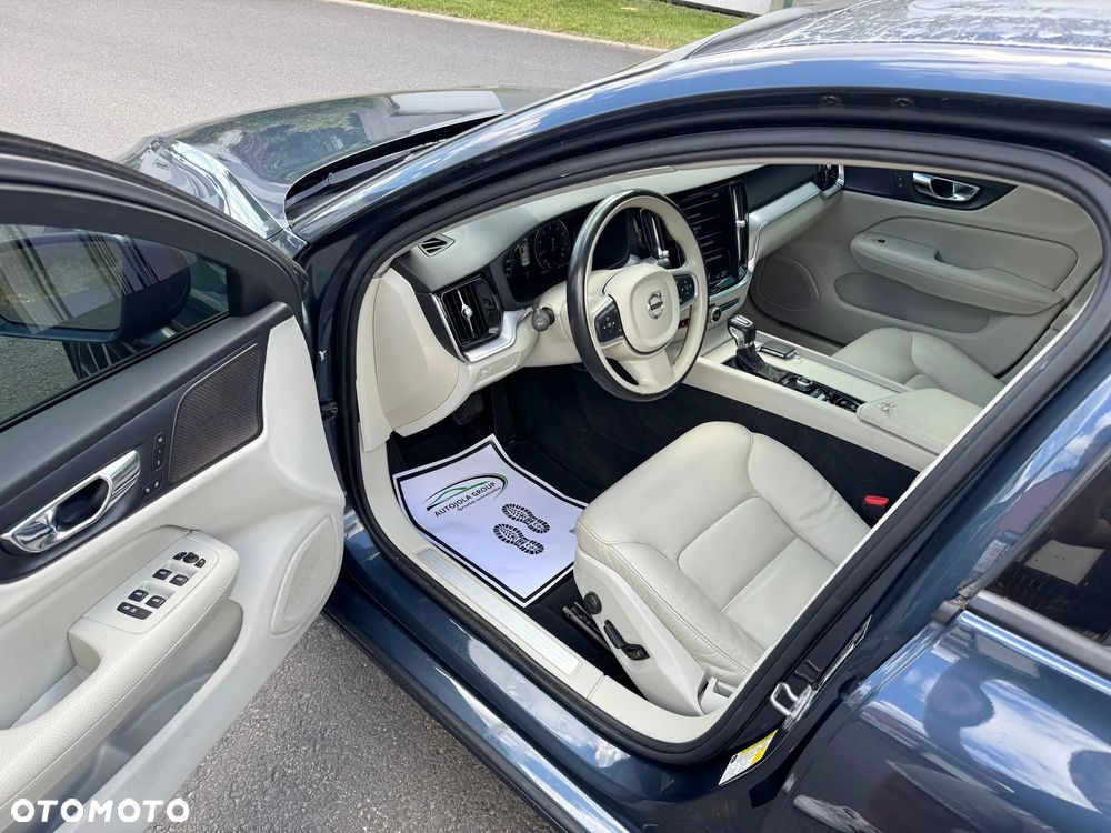 Volvo S60 T6 AWD Momentum Pro - 8