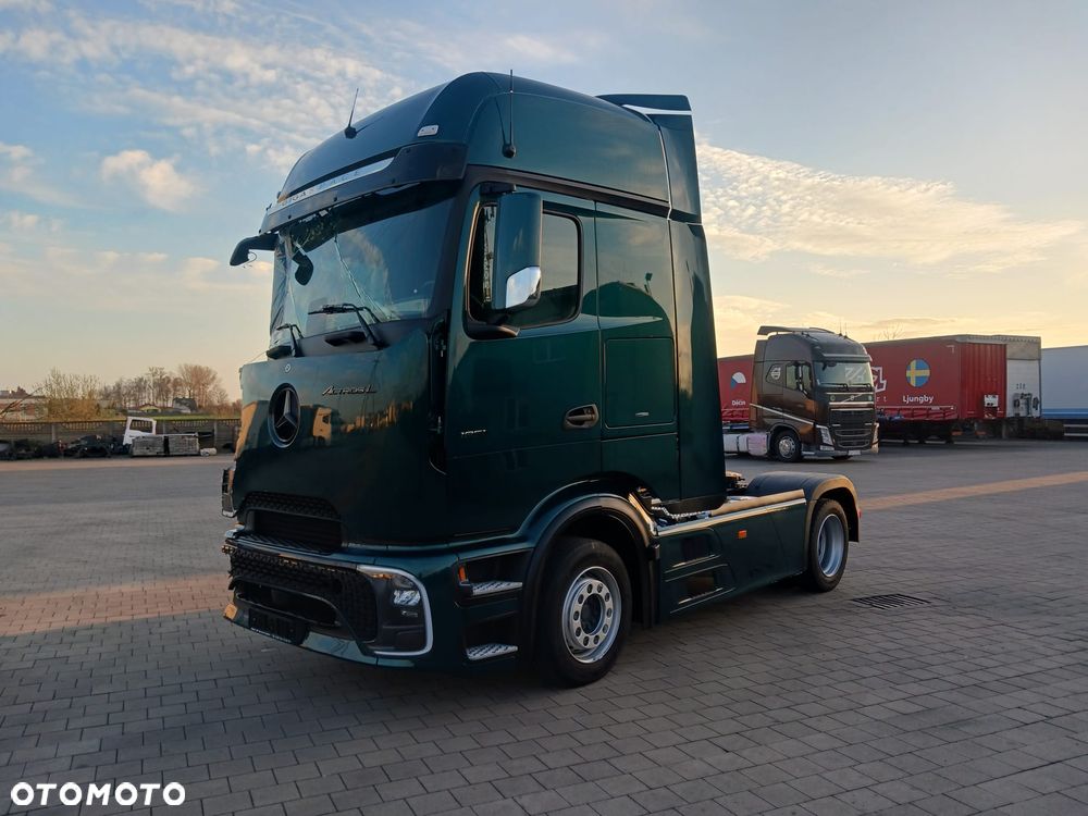 Mercedes-Benz 1851 - 1