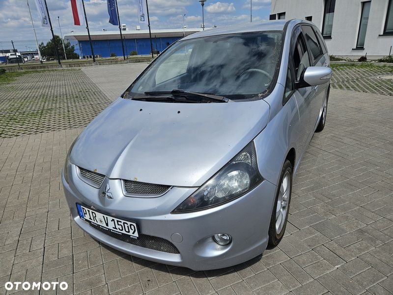 Mitsubishi Grandis 2.4 Intense - 17