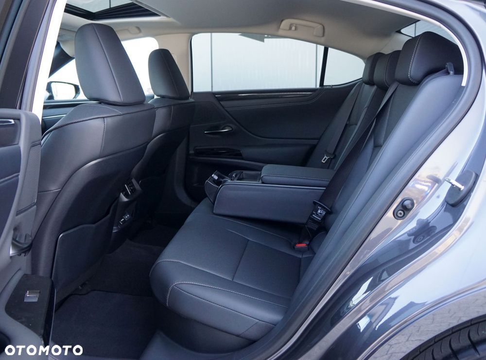 Lexus ES - 7