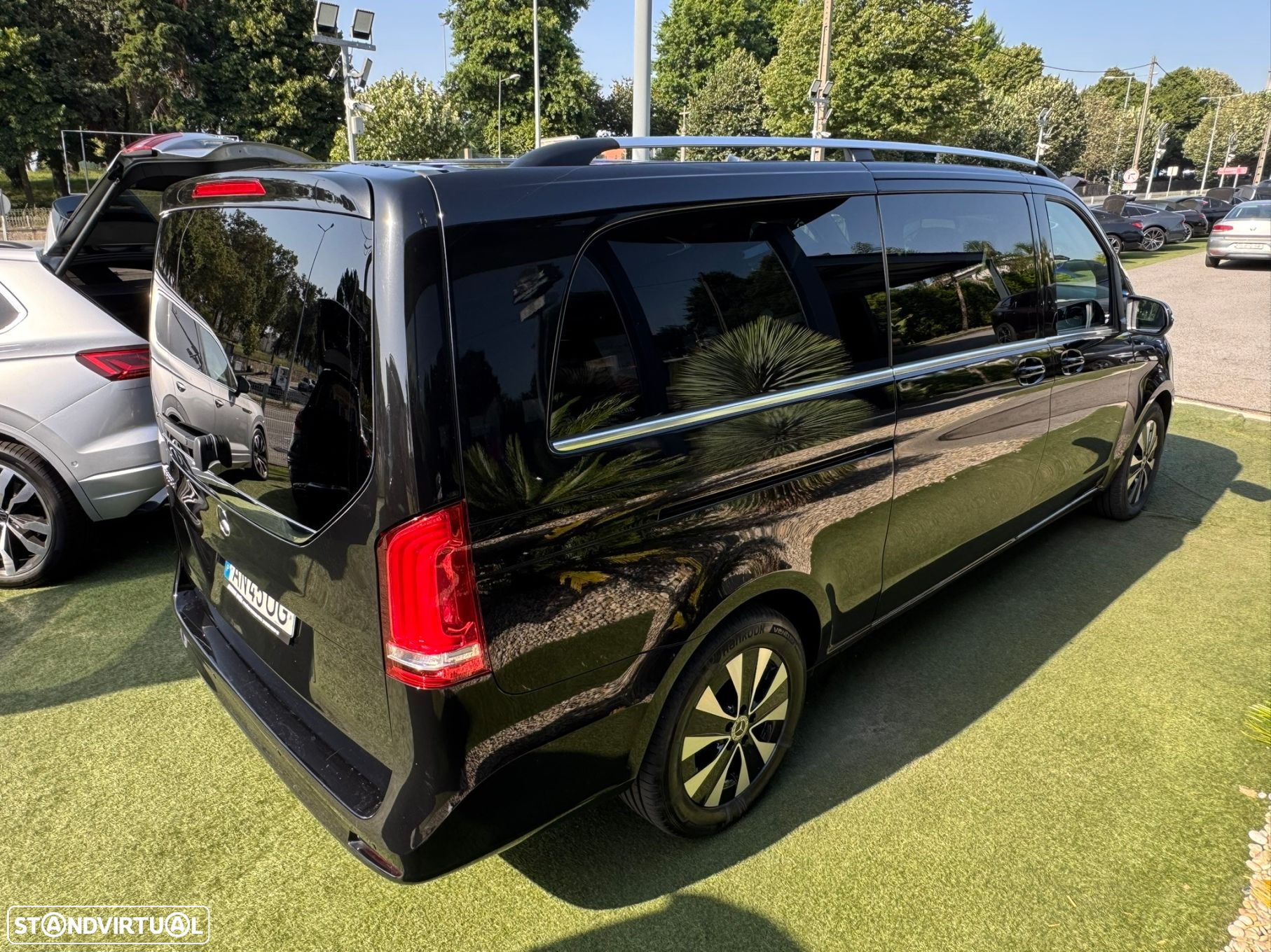 Mercedes-Benz V 300 d Longo Avantgarde - 9