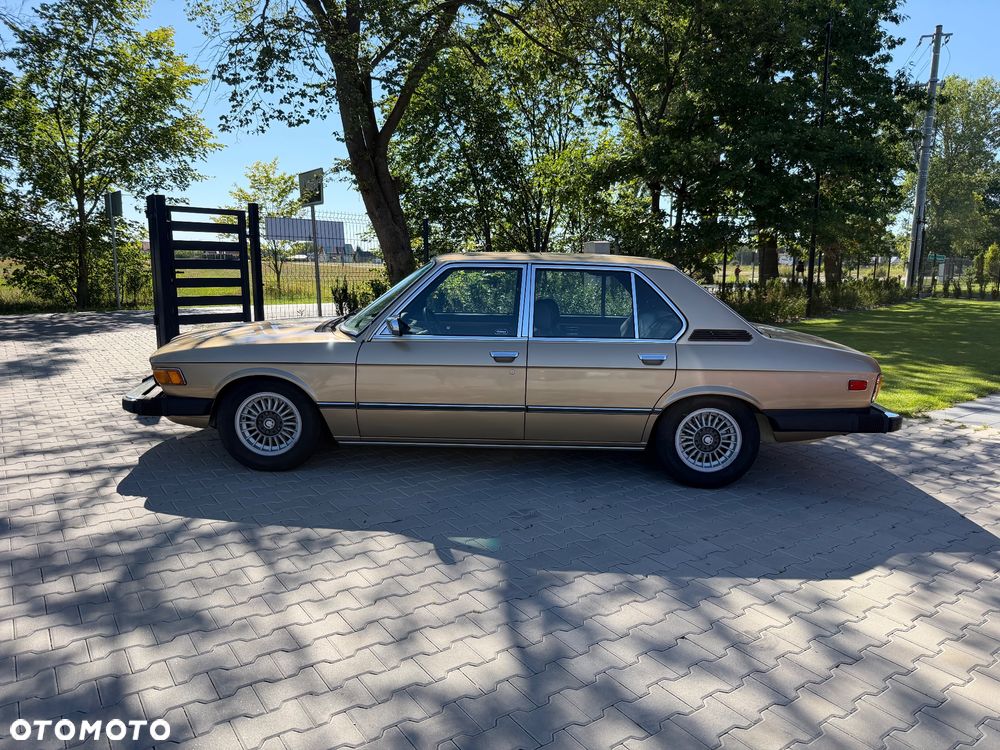 BMW Seria 5 528 i - 13