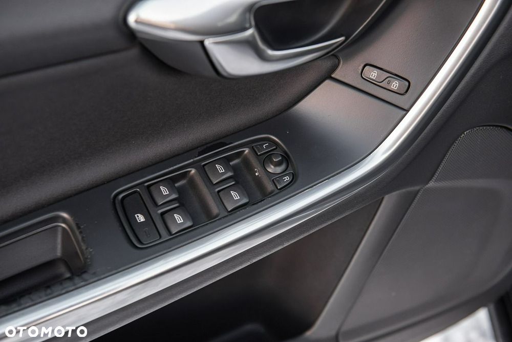 Volvo V60 D4 R-Design Momentum - 28