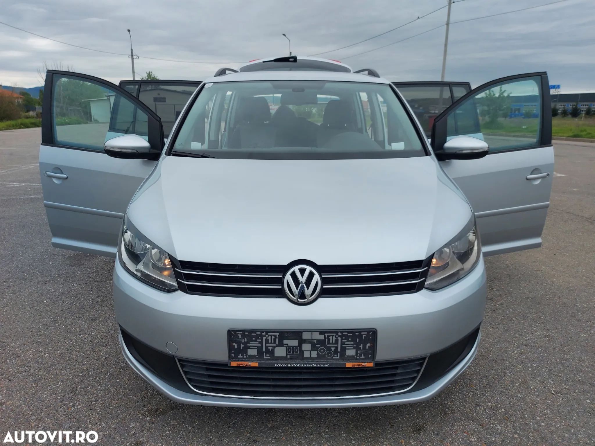 Volkswagen Touran - 1