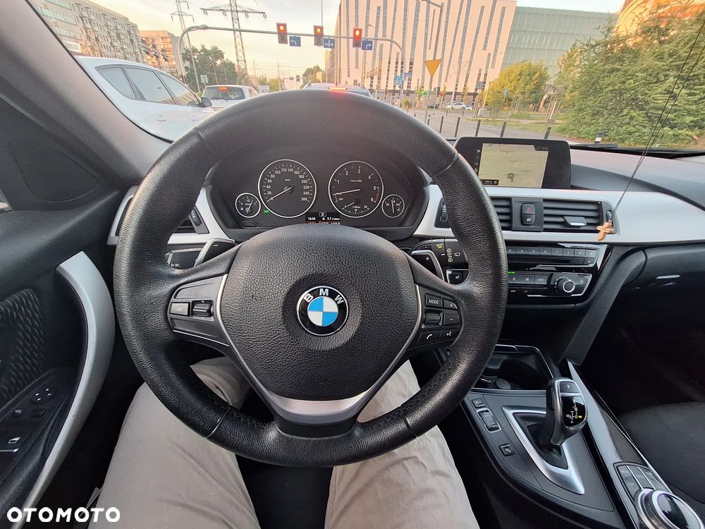 BMW Seria 3 320d Touring - 9