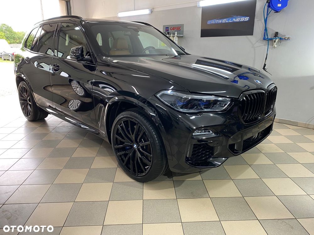 BMW X5 M M50i - 1