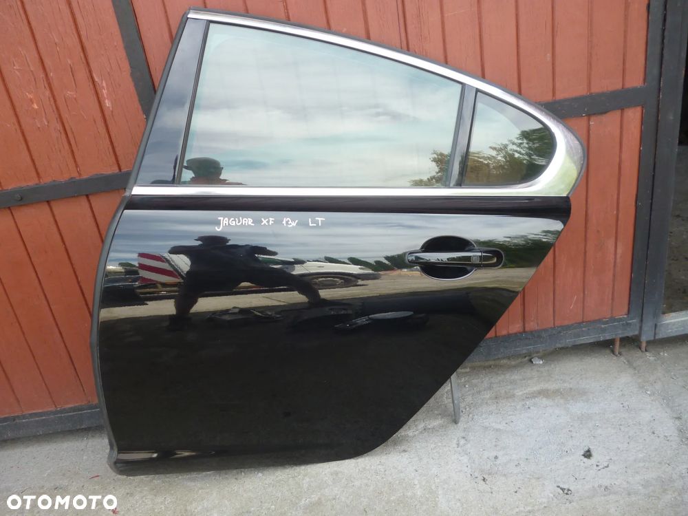 JAGUAR XF X250 DRZWI LEWE TYLNE