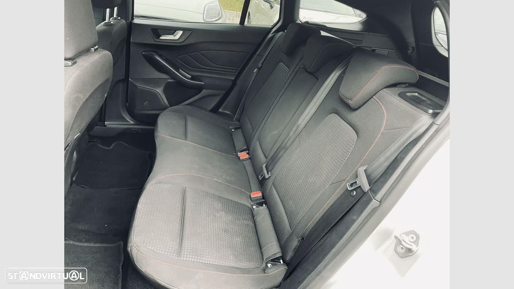 Ford Focus SW 1.0 EcoBoost MHEV ST-Line X — fotografia 11
