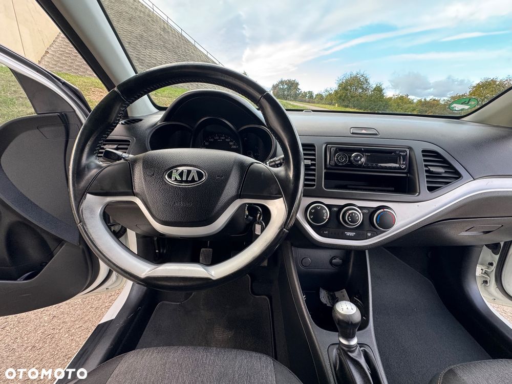 Kia Picanto 1.0 Fifa World Cup Edition - 32