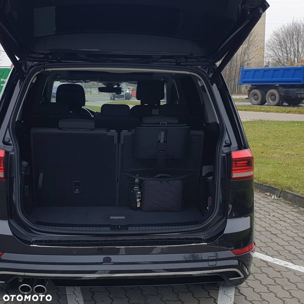 Fotele samochodowe do Volkswagen Touran 0d 2015 roku do 2026 ostatni rząd siedzeń alcantara wraz z tunelem miedzy siedzeniami i wszystkimi śrubami - 1
