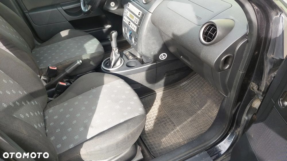 Ford Fiesta 1.3 - 10