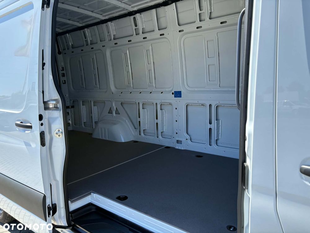 Mercedes-Benz Sprinter - 9