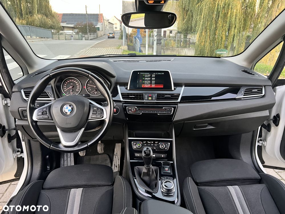 BMW Seria 2 220i Advantage - 13