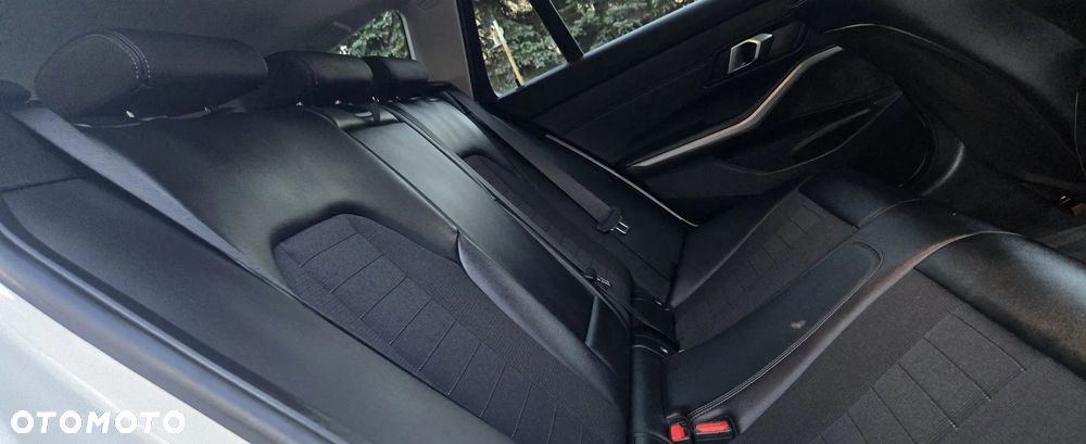 BMW Seria 3 320d M Sport - 10